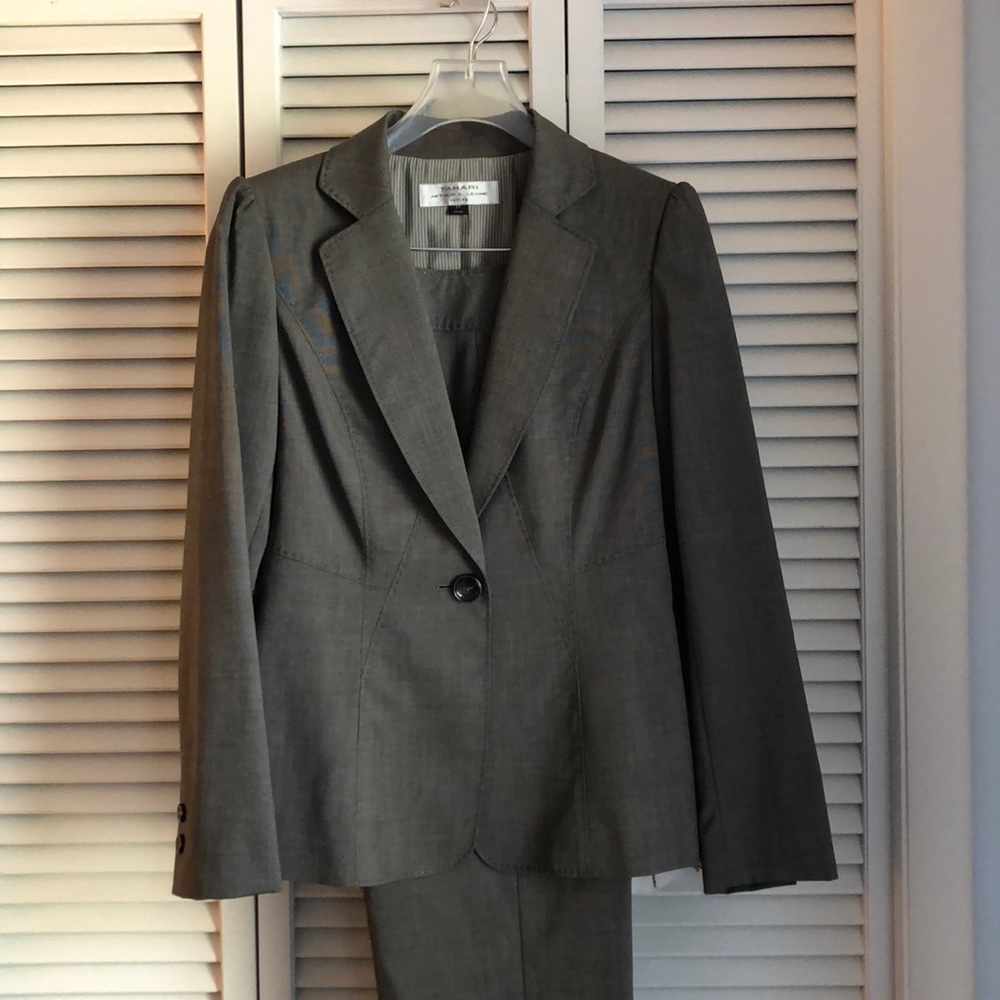 Tahari Grey 2 piece suit; size 2P